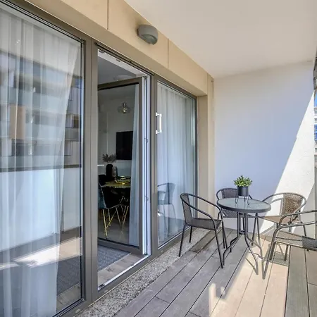 Promenada Kasprowicza 20 *